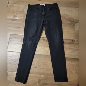 Gap Skinny Jeabs distressed knee